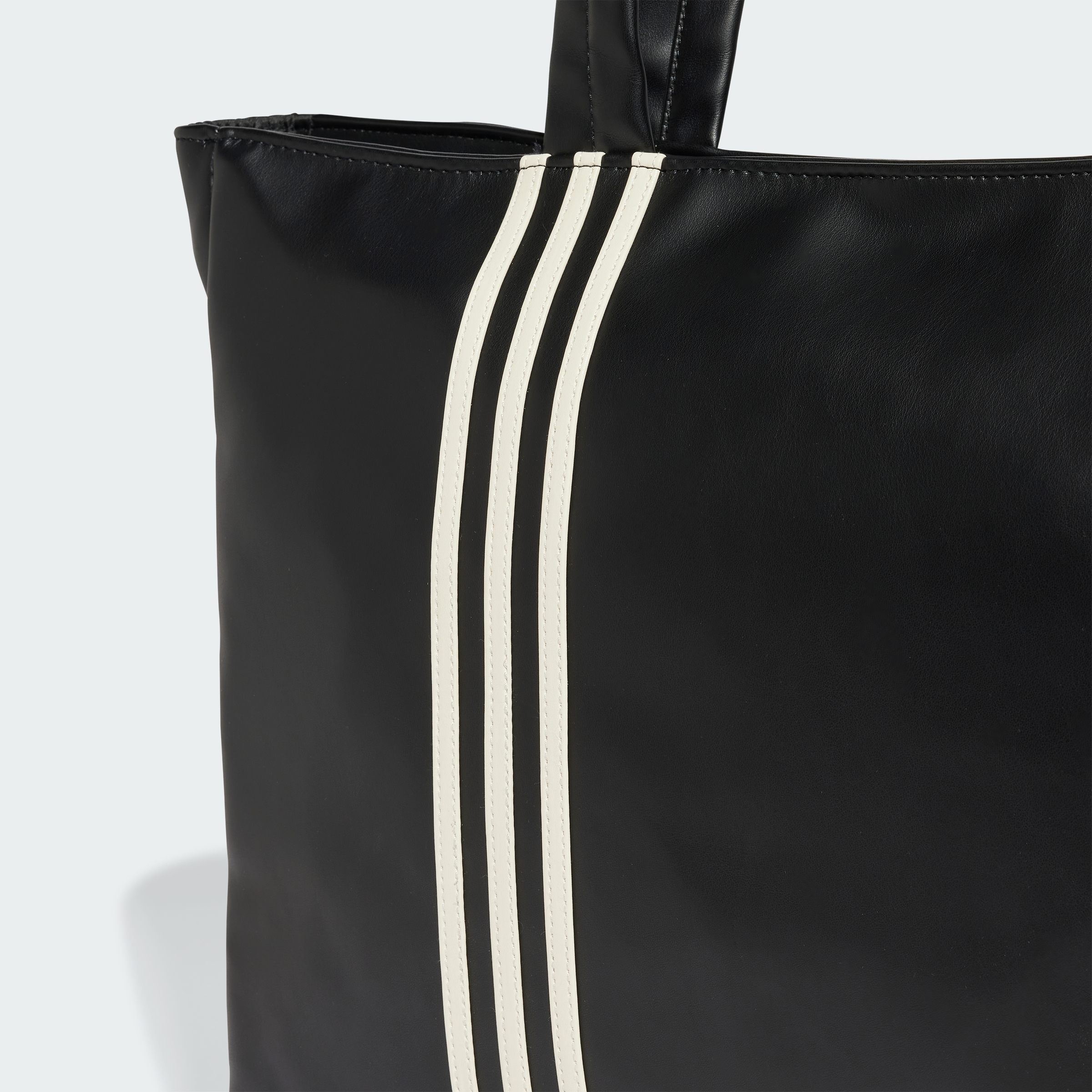 아디다스(ADIDAS) 폴리우레탄 아웃라인 트레포일 쇼퍼 백 JC6000 - 사이즈 & 후기 | 무신사