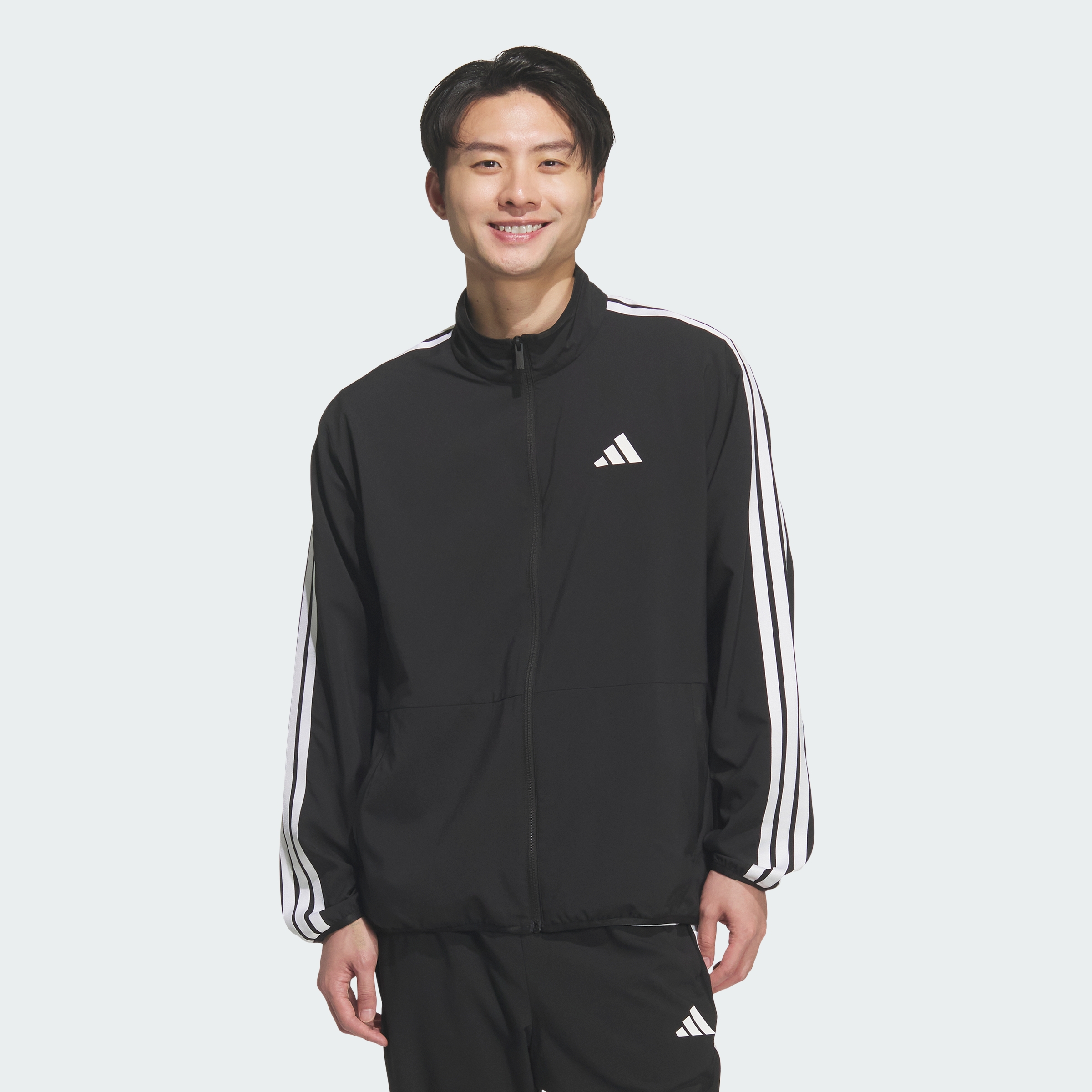 아디다스(ADIDAS) 3-스트라이프 레귤러 핏 라이트 우븐 트랙 탑 KR8907