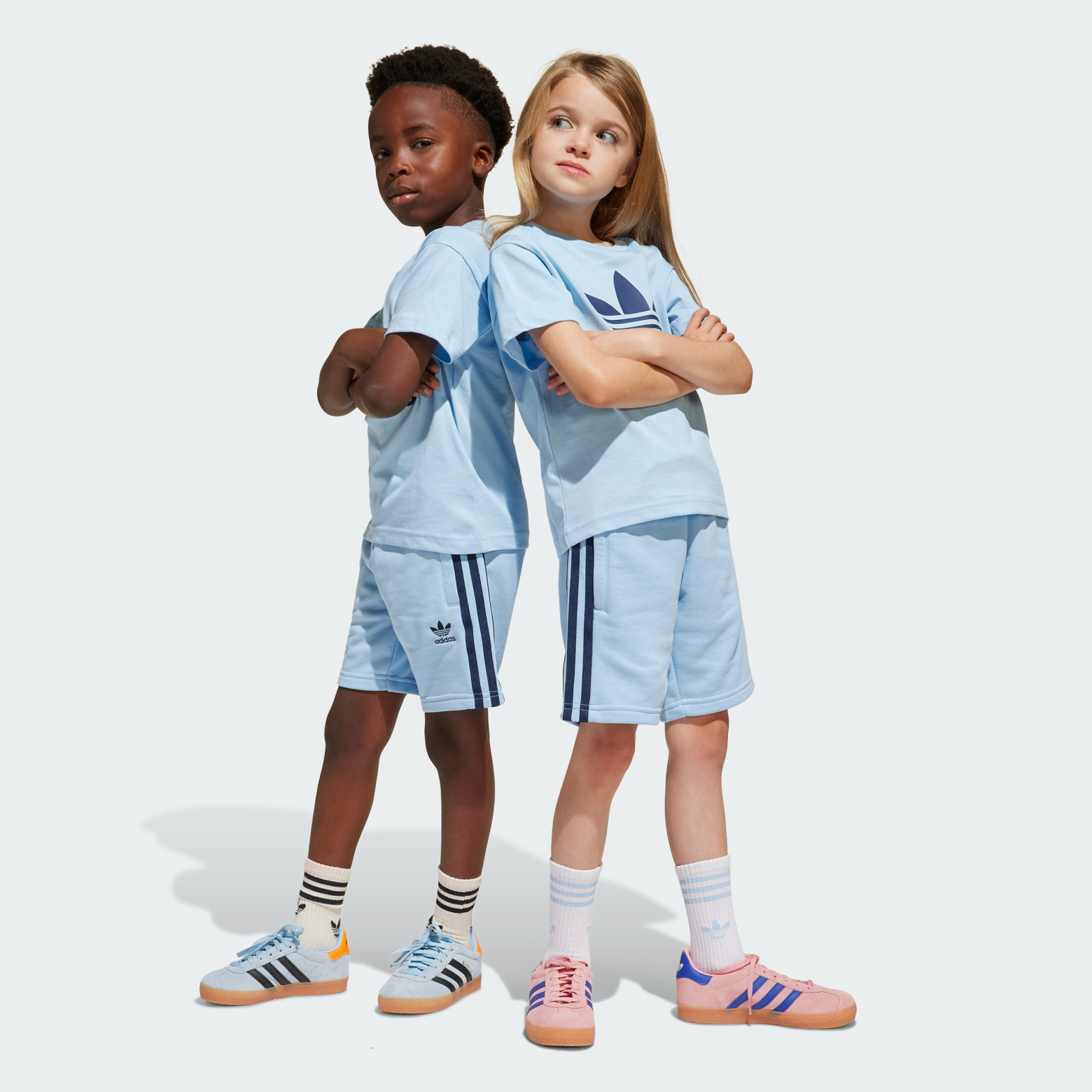 Жинақ: Adicolor Kids футболкасы және қысқа шалбары Originals JC9160 1