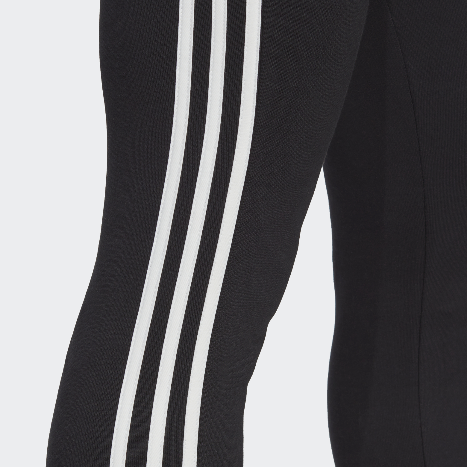 Брюки Essentials 3-Stripes French Terry Cuffed Sportswear IC8770 1