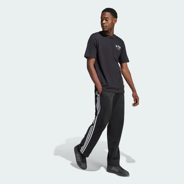 Футболка NOVELTY DART GRAPHIC Sportswear JZ5040 — adidas Україна