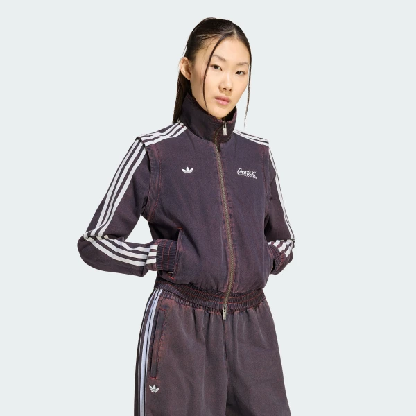 KY7693_000_plp_model.WebP